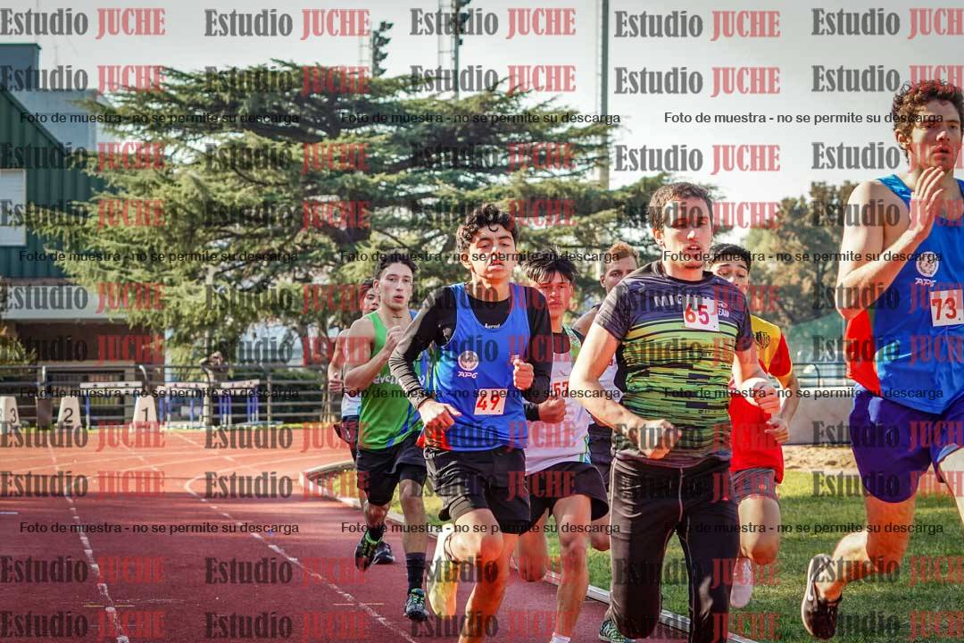 Fotos de los 800 m llanos de varones