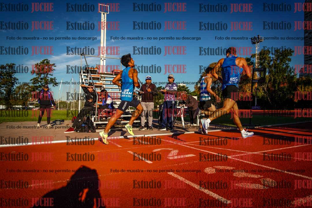 Fotos de los 3000 m llanos de varones