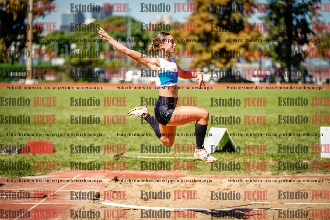 Fotos del salto en largo de mujeres