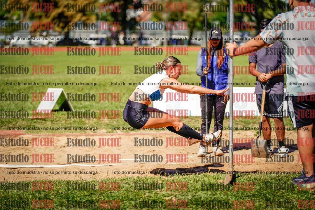 Fotos del salto en largo de mujeres