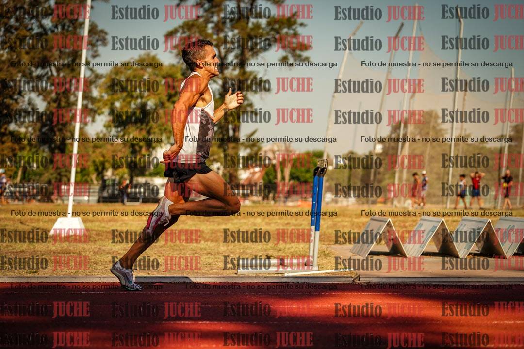 Fotos de los 800 m llanos de varones