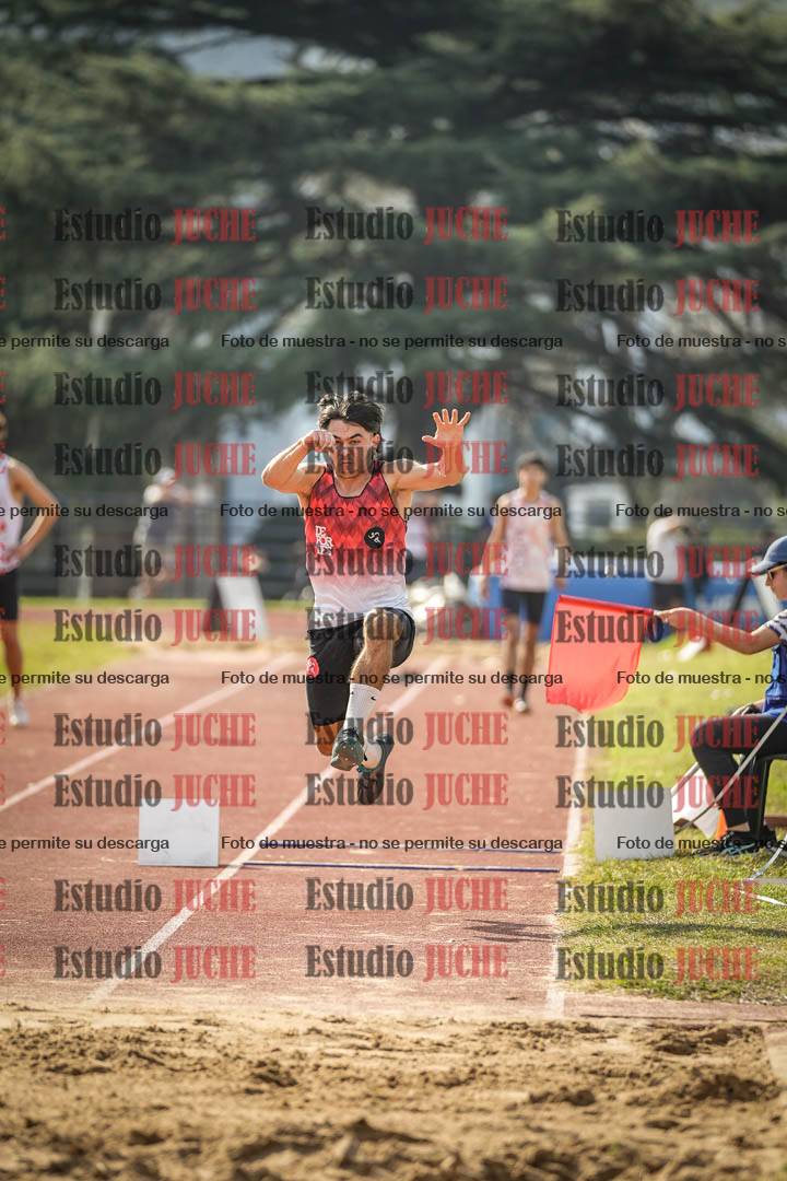 Fotos del salto en largo de varones