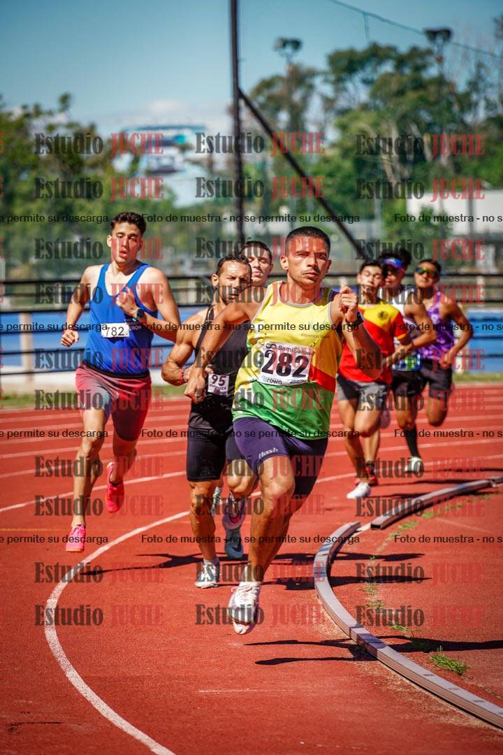 Fotos de los 800 m llanos de varones