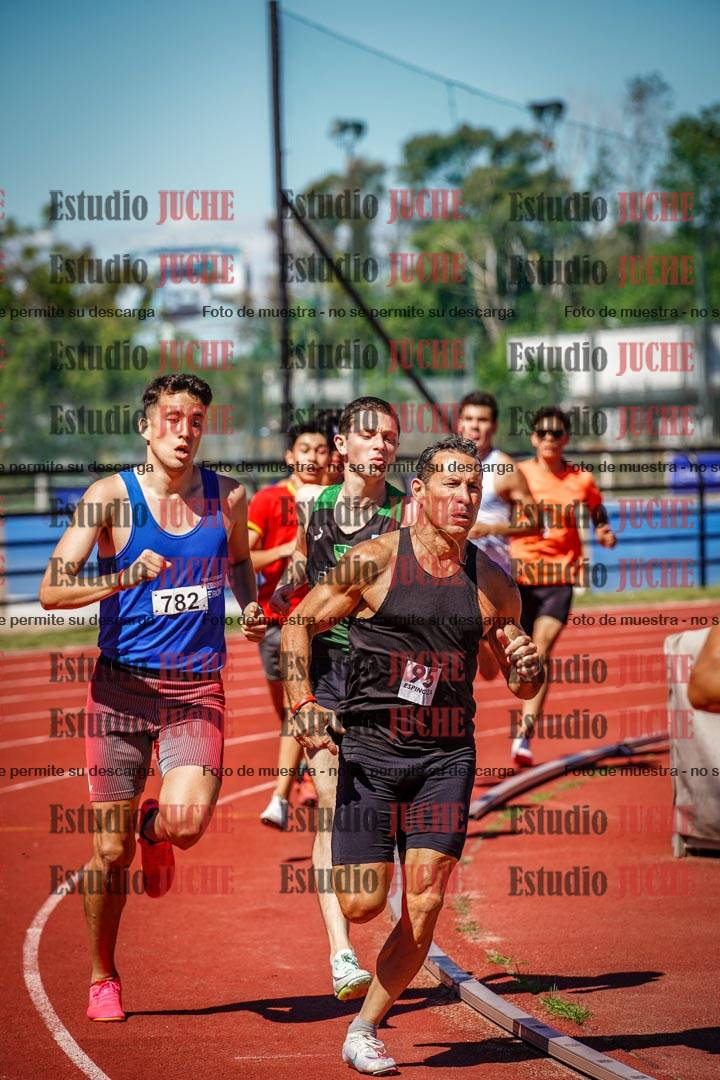 Fotos de los 800 m llanos de varones