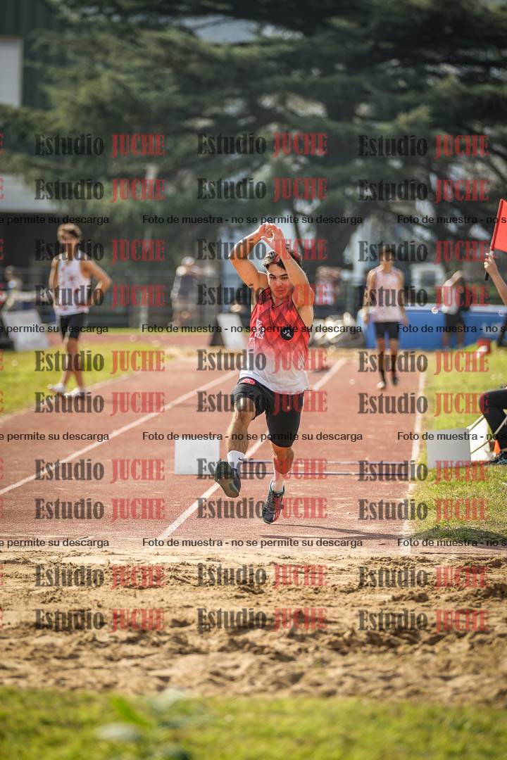 Fotos del salto en largo de varones