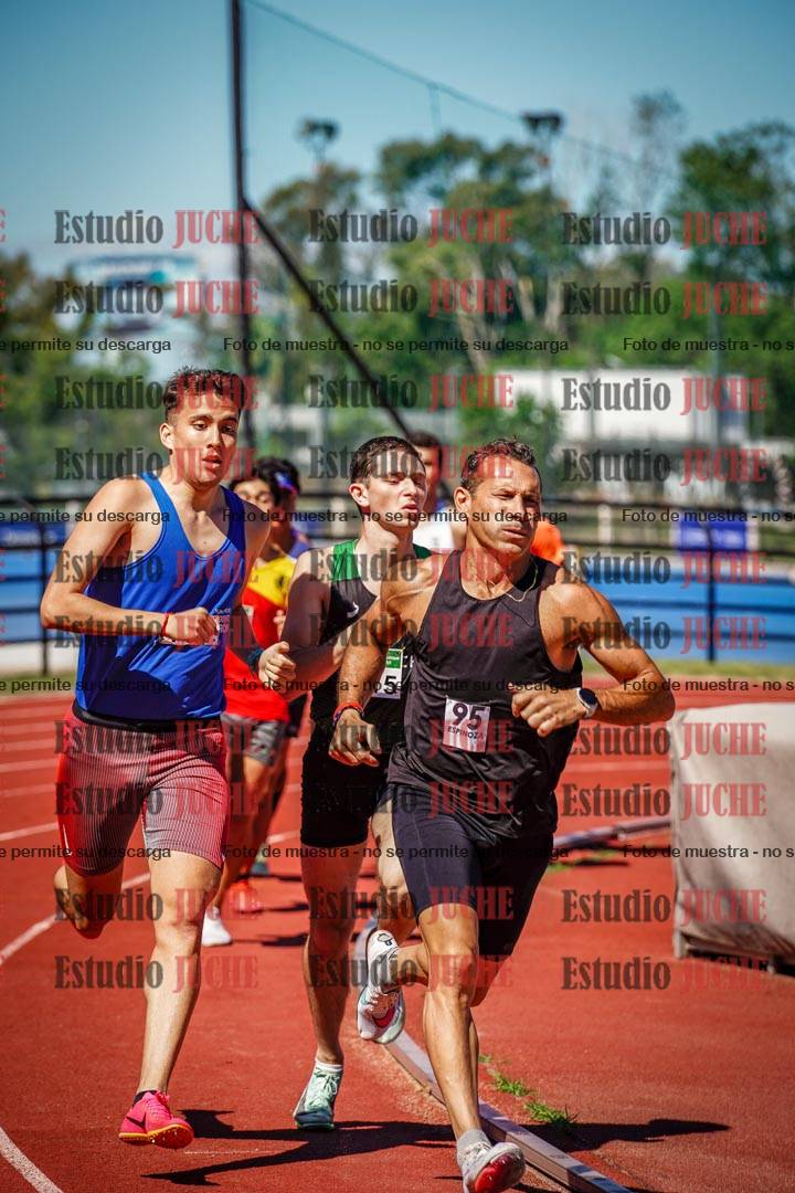 Fotos de los 800 m llanos de varones