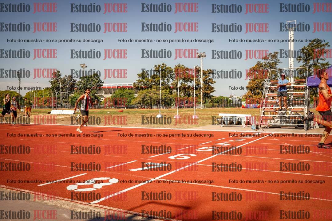 Fotos de los 400 m llanos de varones