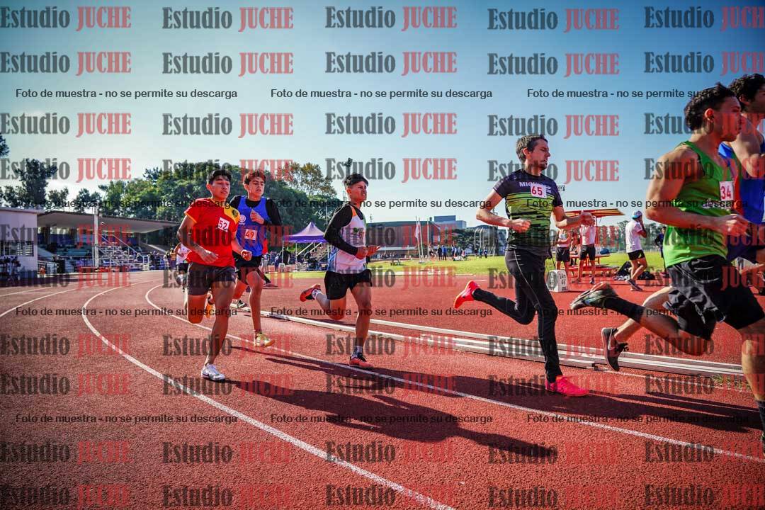 Fotos de los 800 m llanos de varones