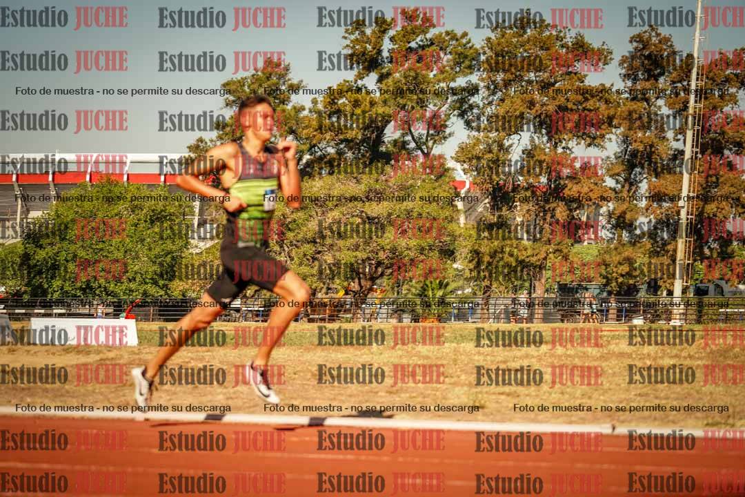 Fotos de los 800 m llanos de varones