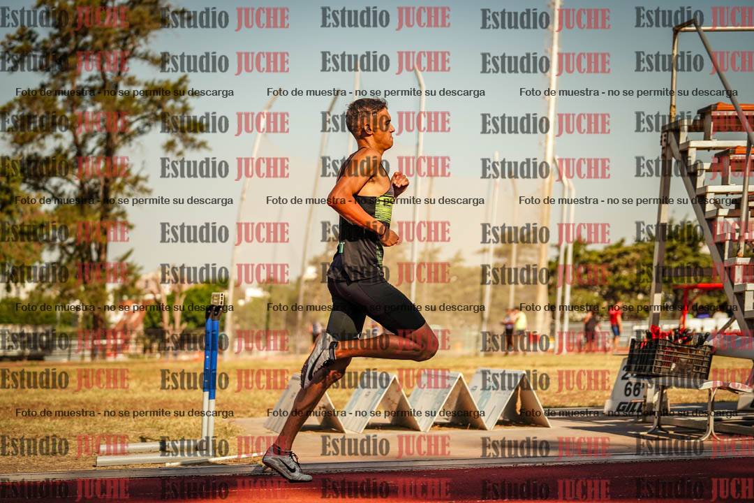 Fotos de los 800 m llanos de varones