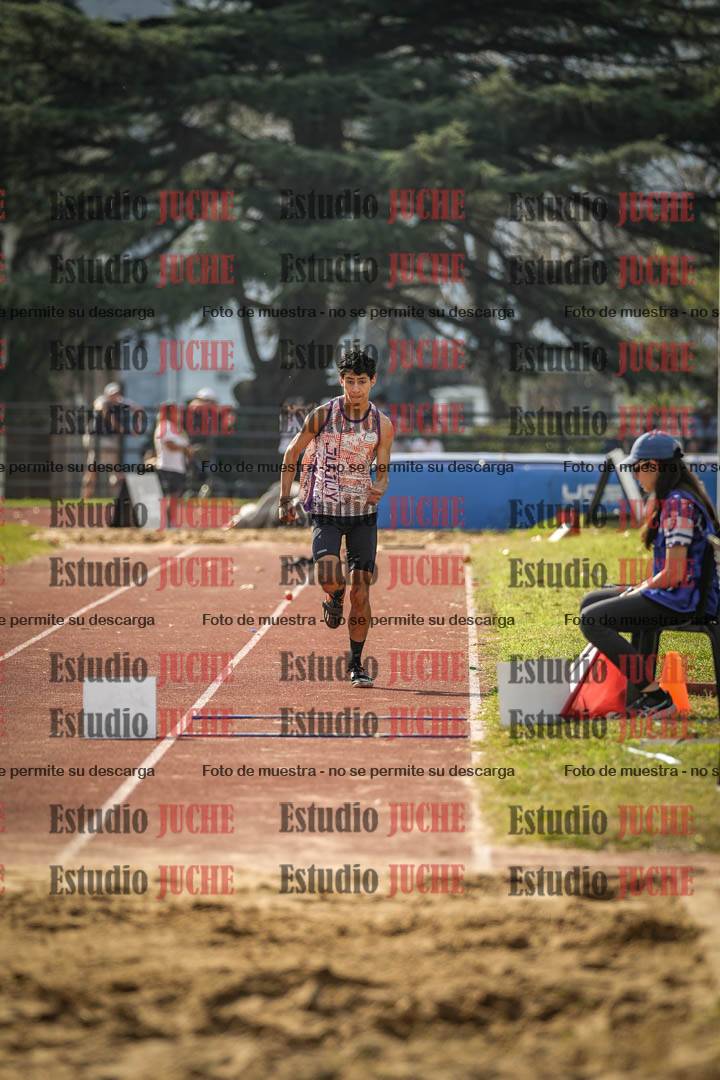 Fotos del salto en largo de varones