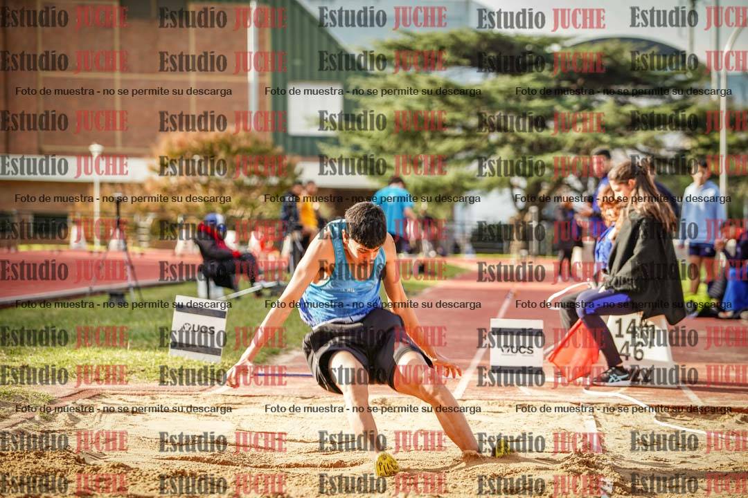 Fotos del salto en largo de varones