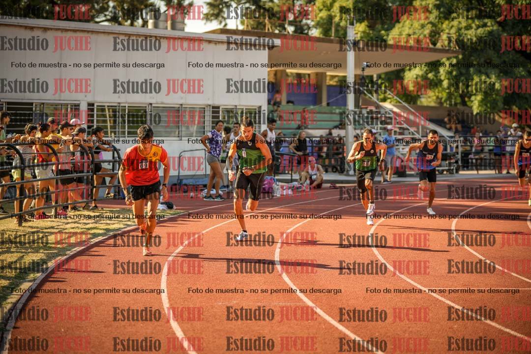 Fotos de los 800 m llanos de varones