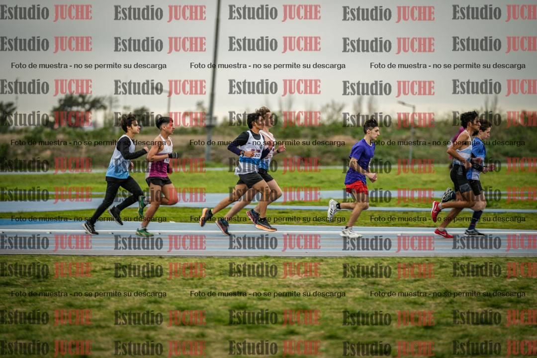 Fotos de los 3000 m llanos de varones - U17 (incluye la marcha atlética)