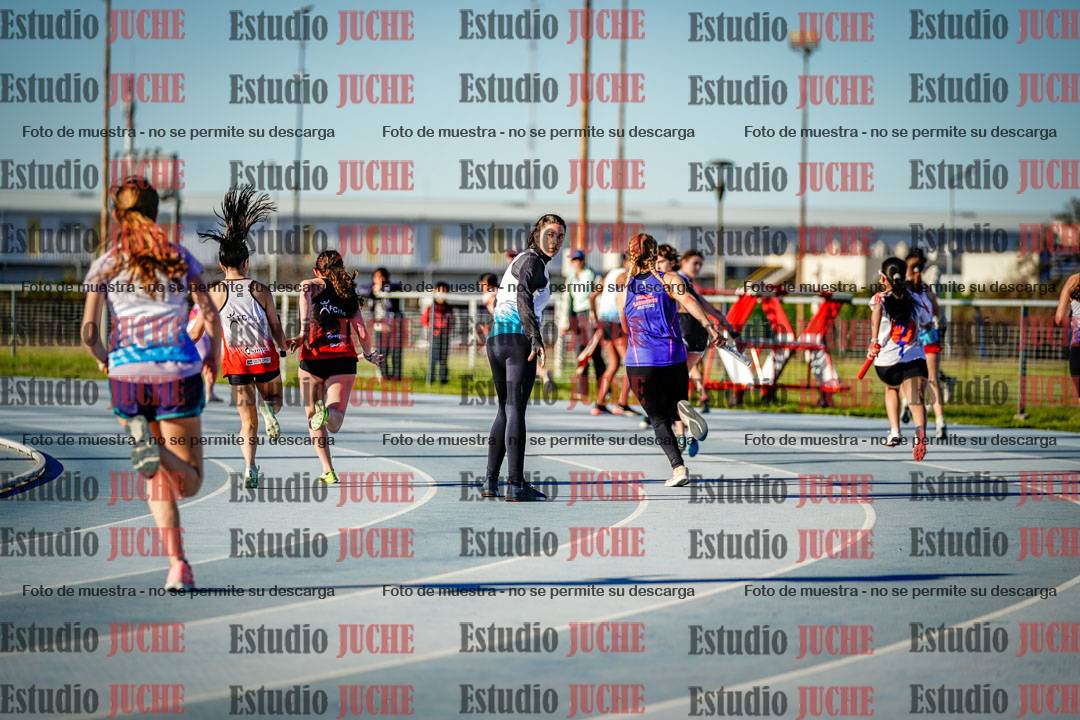 Fotos de las postas 5x80 m de mujeres