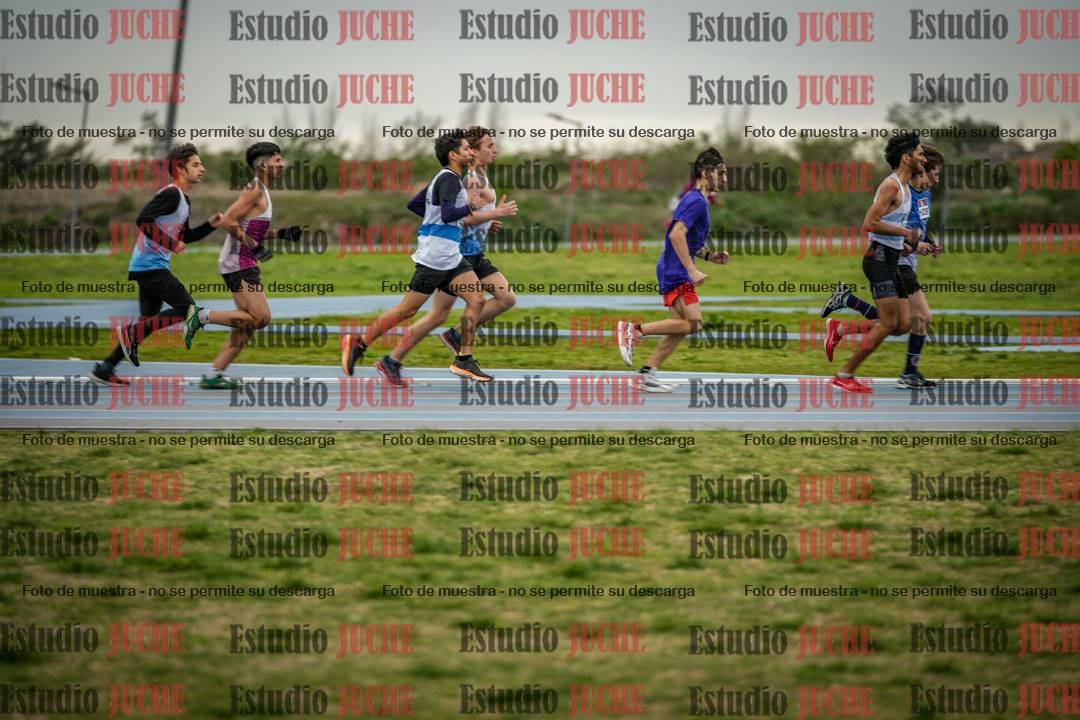 Fotos de los 3000 m llanos de varones - U17 (incluye la marcha atlética)