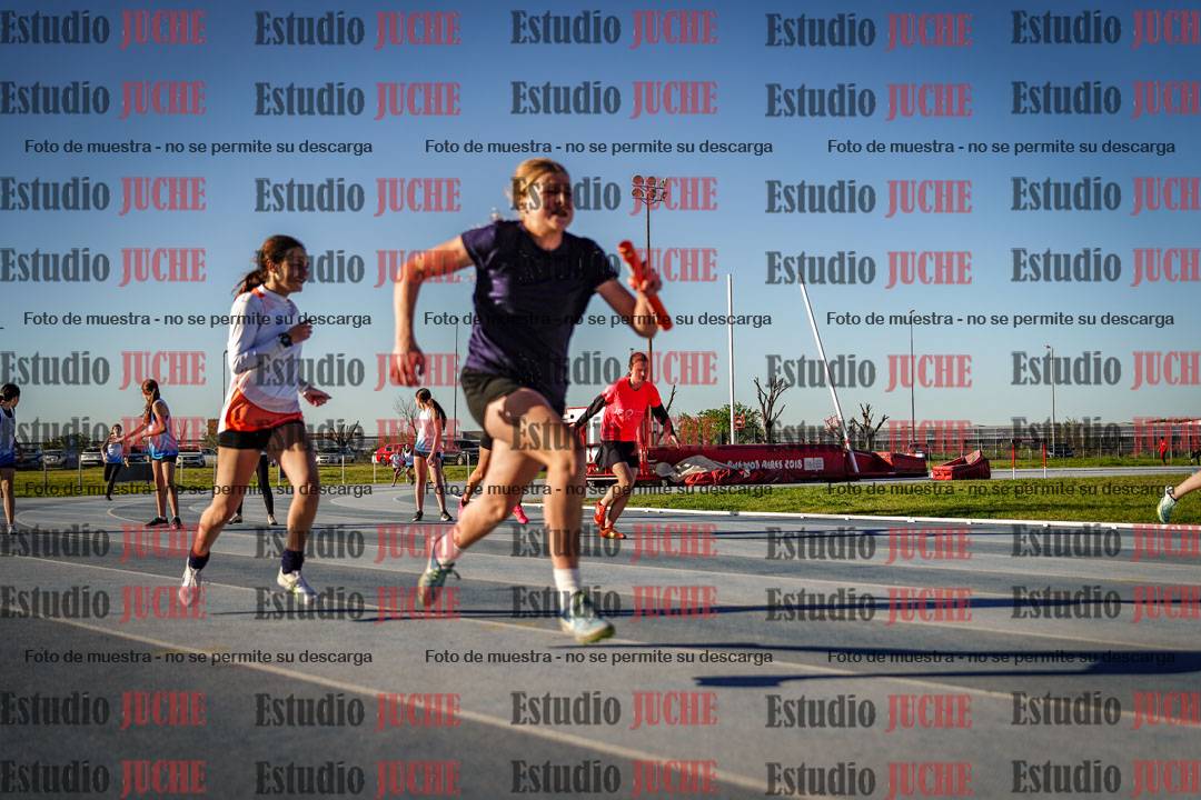 Fotos de las postas 5x80 m de mujeres