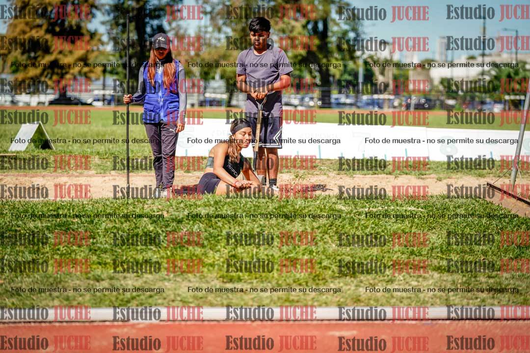 Fotos del salto en largo de mujeres