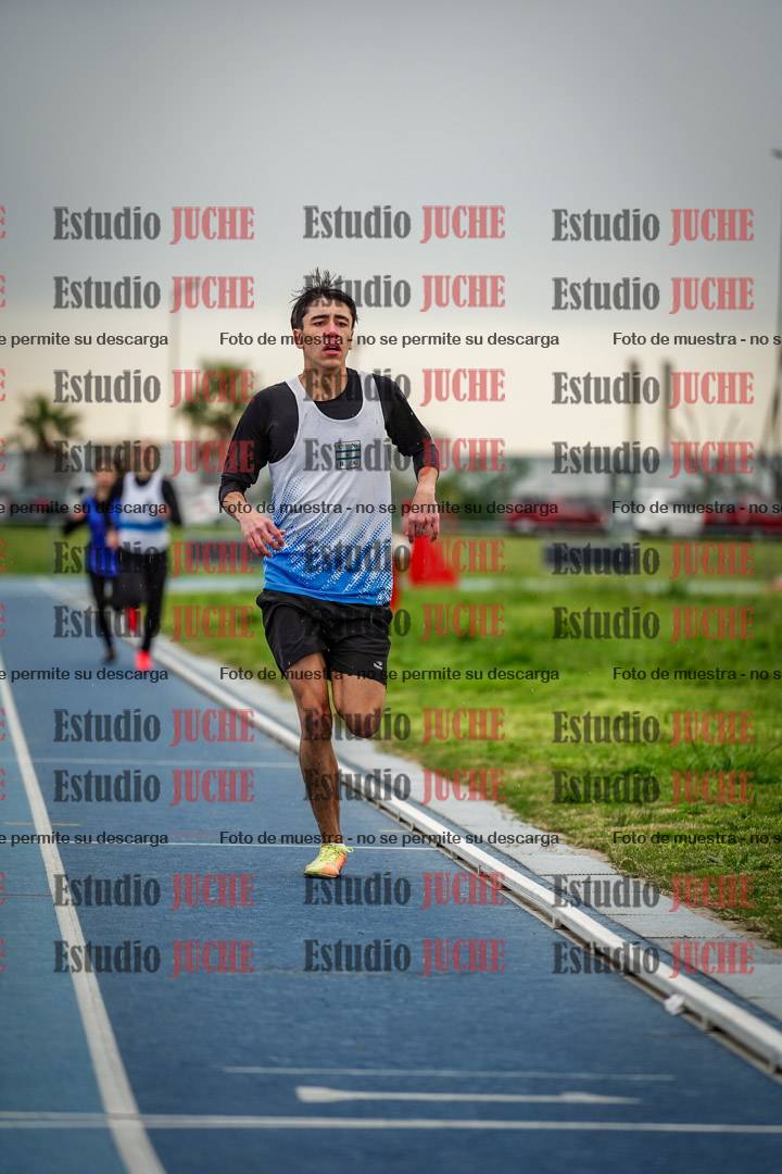 Fotos de los 800 m llanos de varones - heptatlón y hexatlón