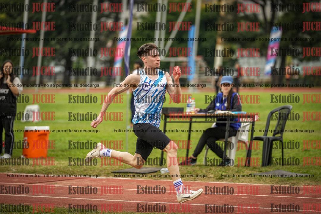 Fotos del salto en largo de varones