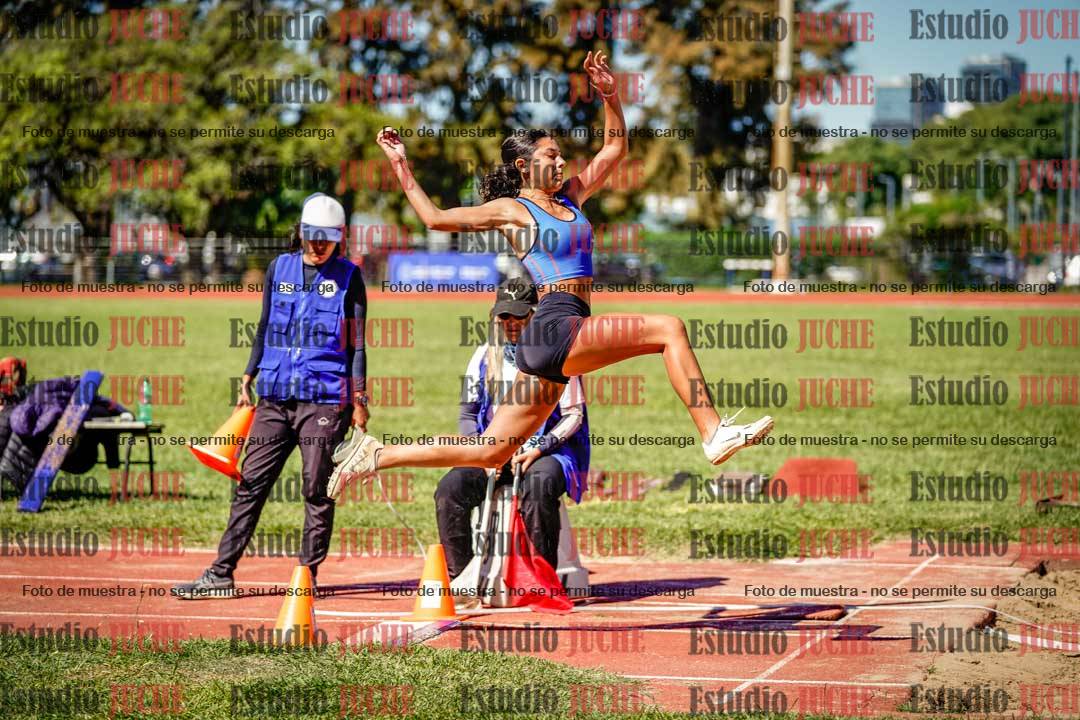 Fotos del salto en largo de mujeres