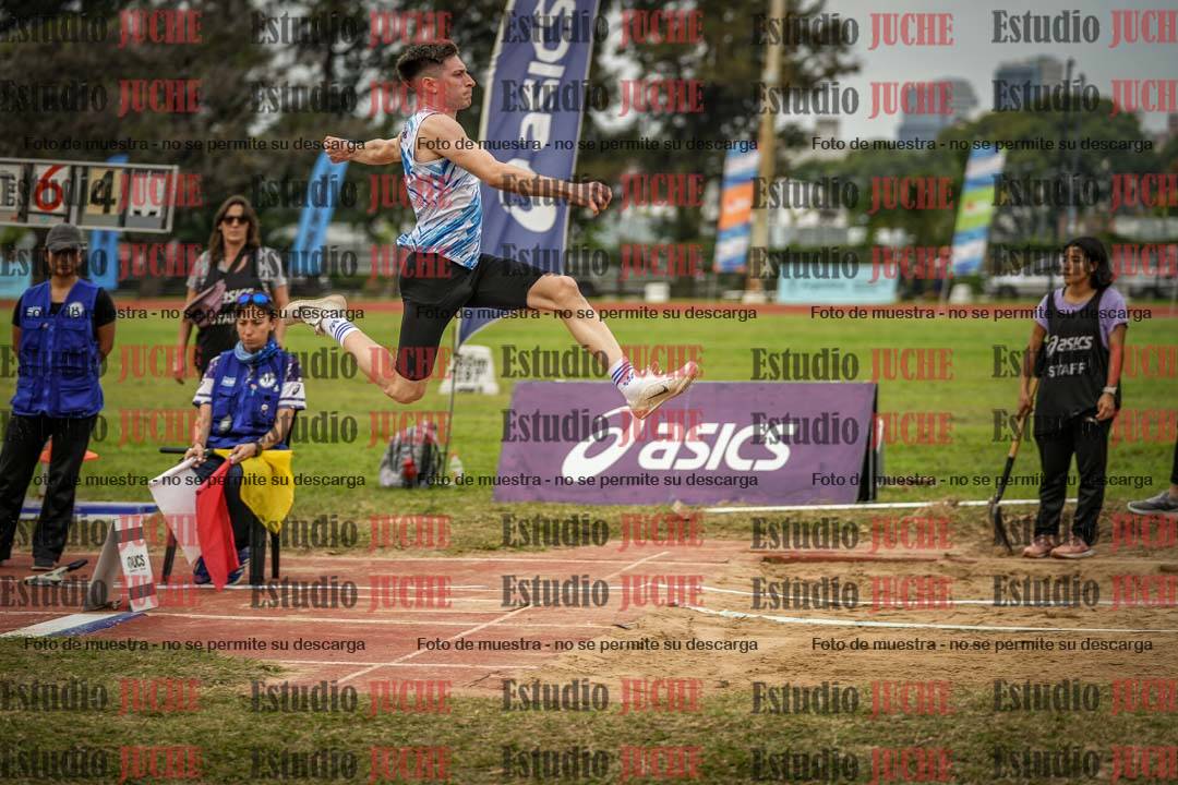 Fotos del salto en largo de varones