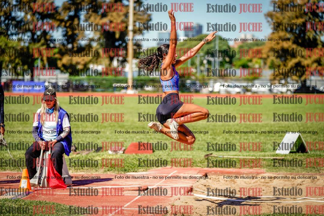 Fotos del salto en largo de mujeres
