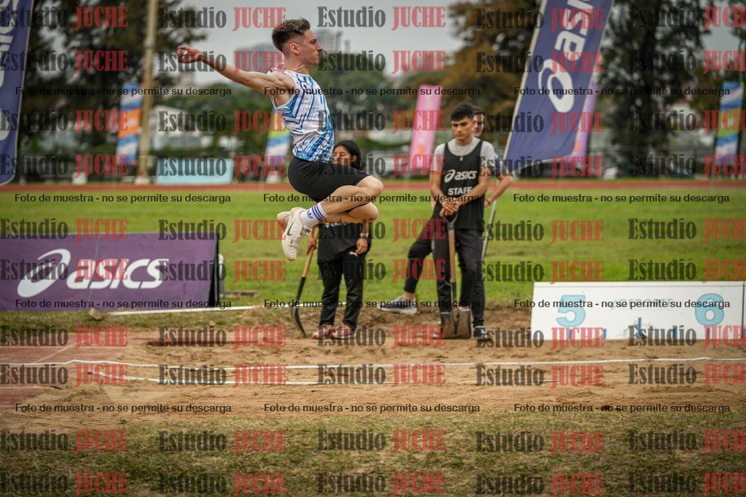 Fotos del salto en largo de varones