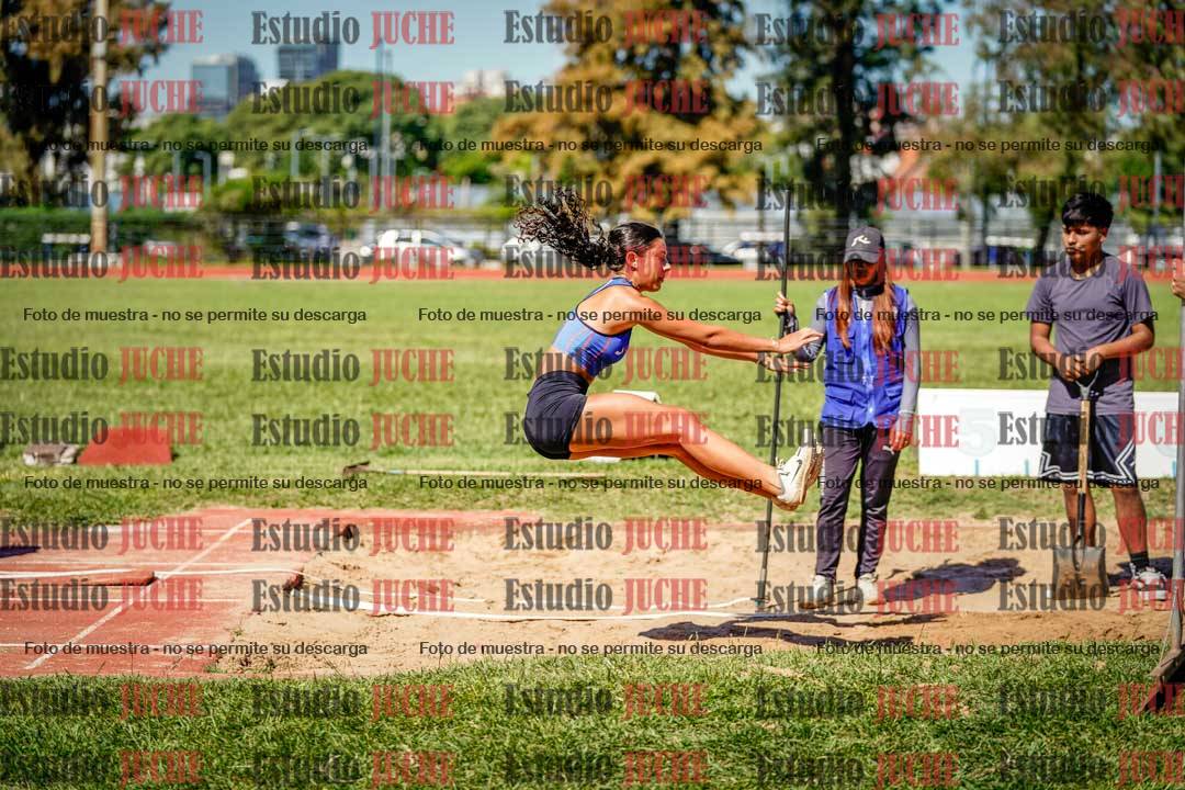 Fotos del salto en largo de mujeres