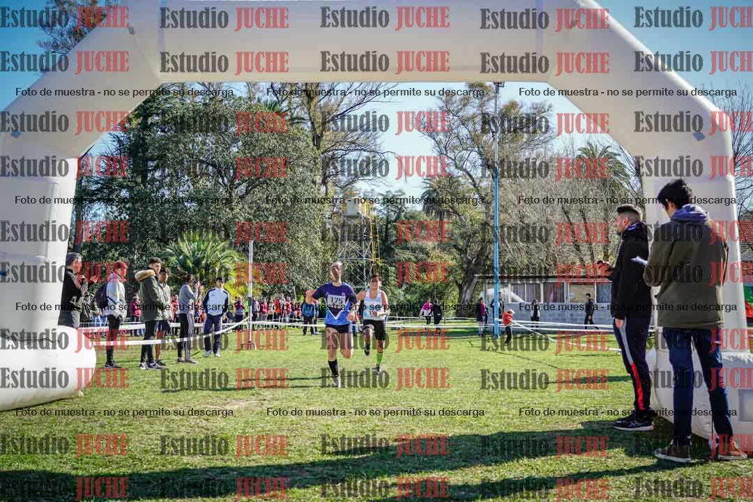 Fotos de la llegada del cross de 2000 m