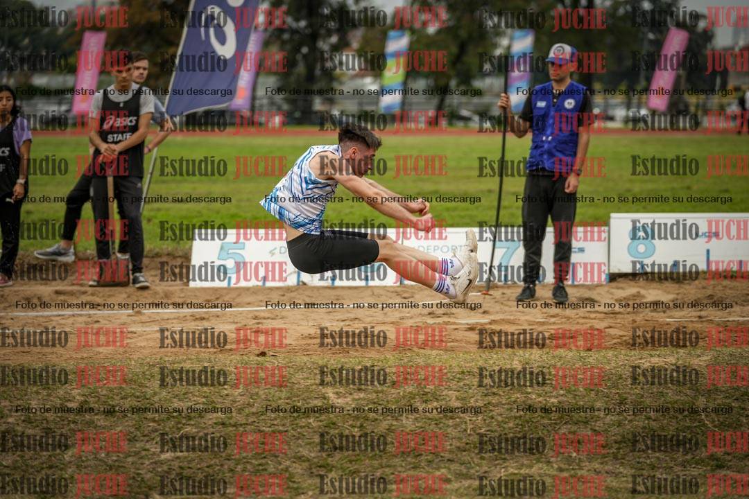 Fotos del salto en largo de varones