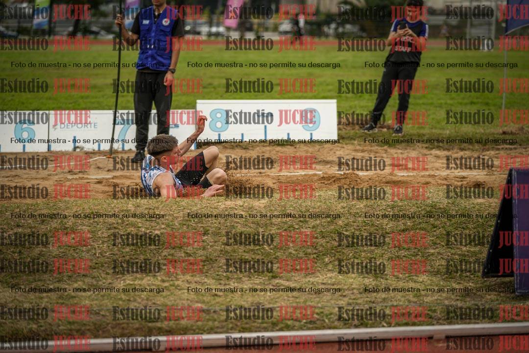 Fotos del salto en largo de varones
