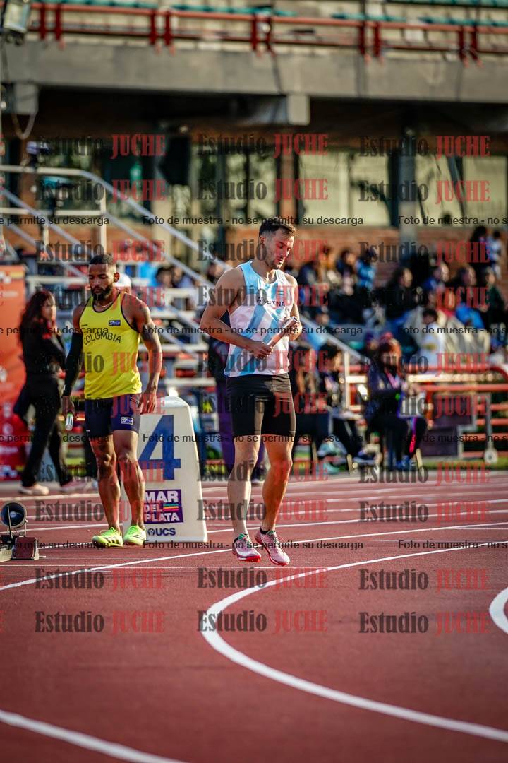 Fotos de las postas 4x100 m de varones - serie 1