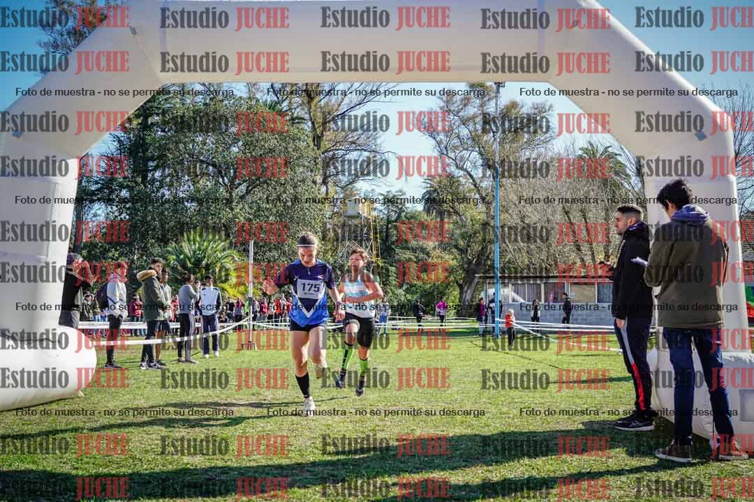 Fotos de la llegada del cross de 2000 m
