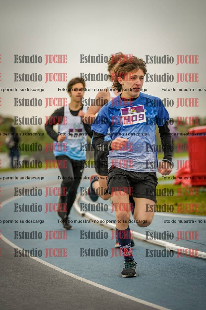 Fotos de los 3000 m llanos de varones - U17 (incluye la marcha atlética)