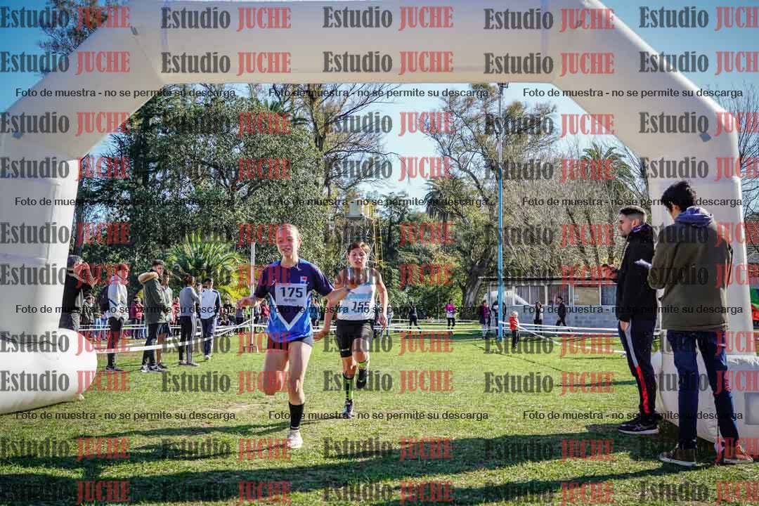 Fotos de la llegada del cross de 2000 m