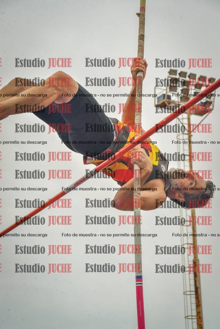 Fotos del salto con garrocha de mujeres y varones
