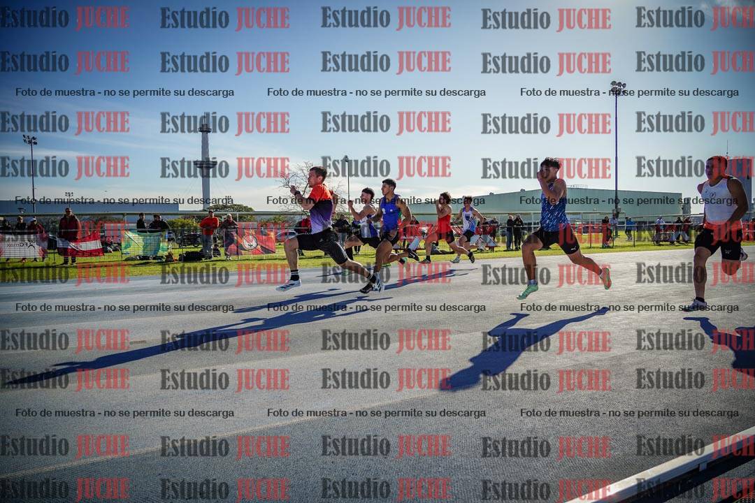 Fotos de los 100 m llanos de varones - FINAL