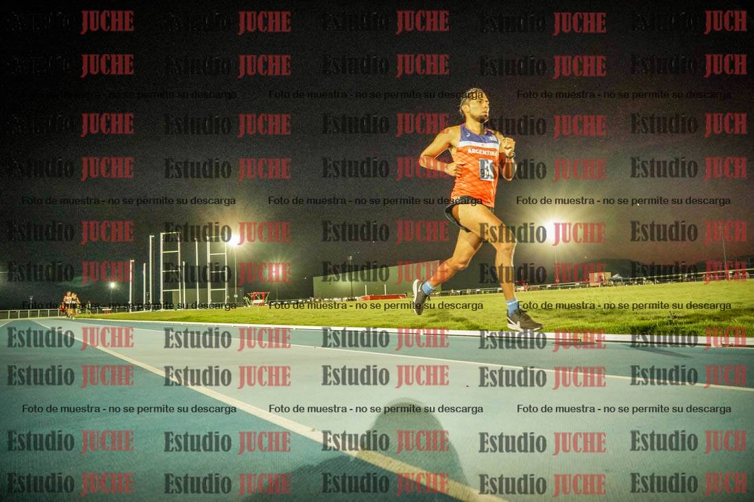 Fotos de los 3000 m llanos de varones