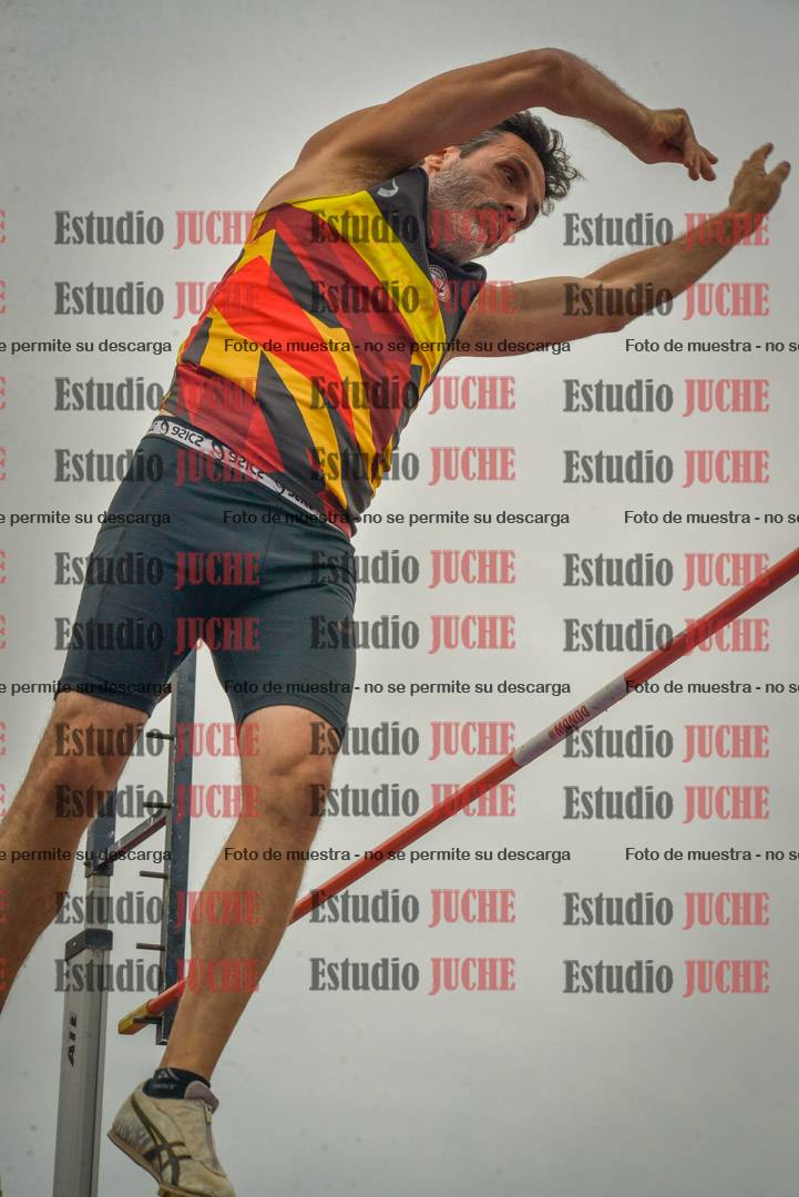 Fotos del salto con garrocha de mujeres y varones