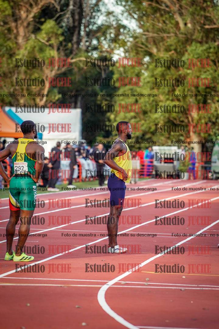 Fotos de las postas 4x100 m de varones - serie 1
