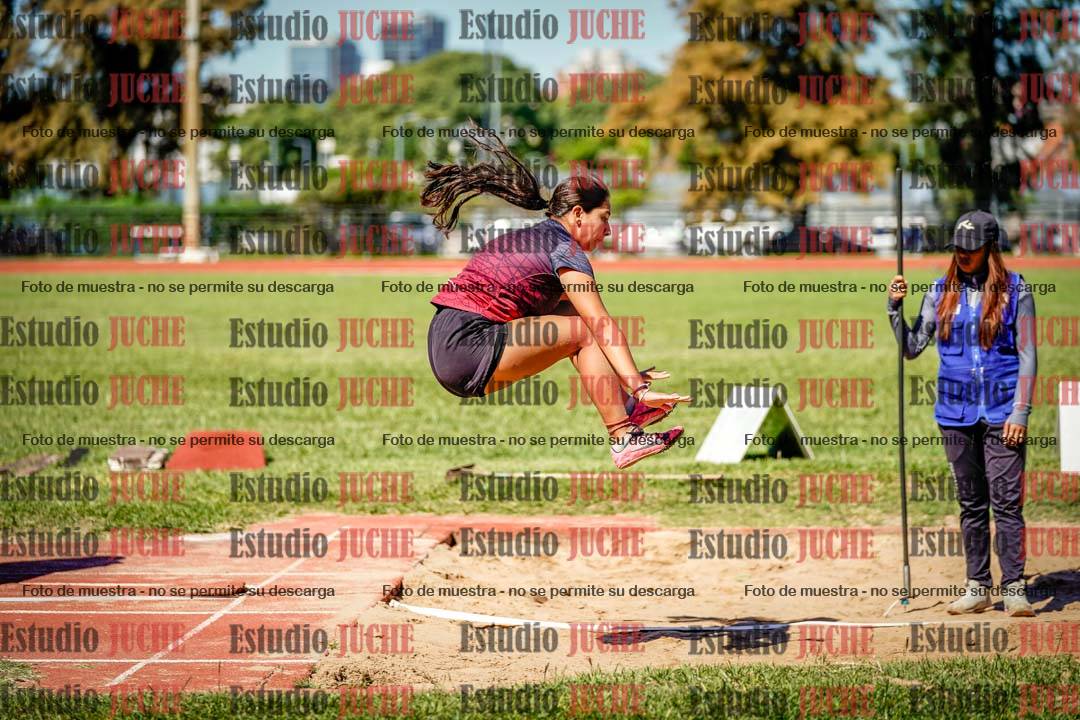 Fotos del salto en largo de mujeres