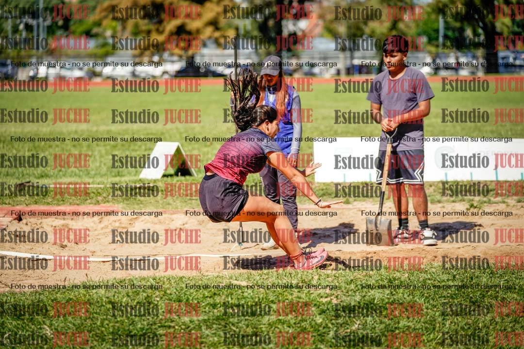 Fotos del salto en largo de mujeres