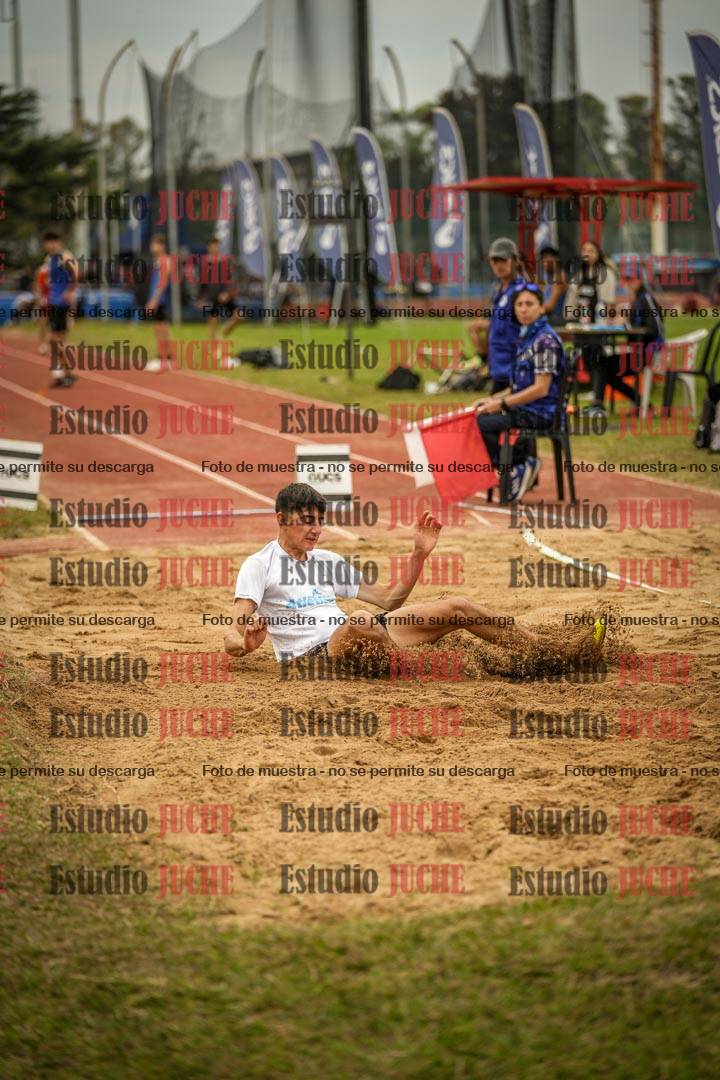 Fotos del salto en largo de varones