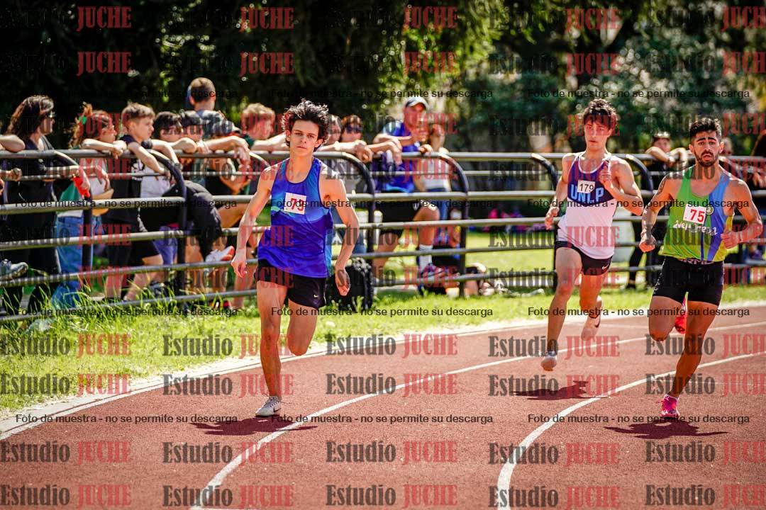 Fotos de los 800 m llanos de varones