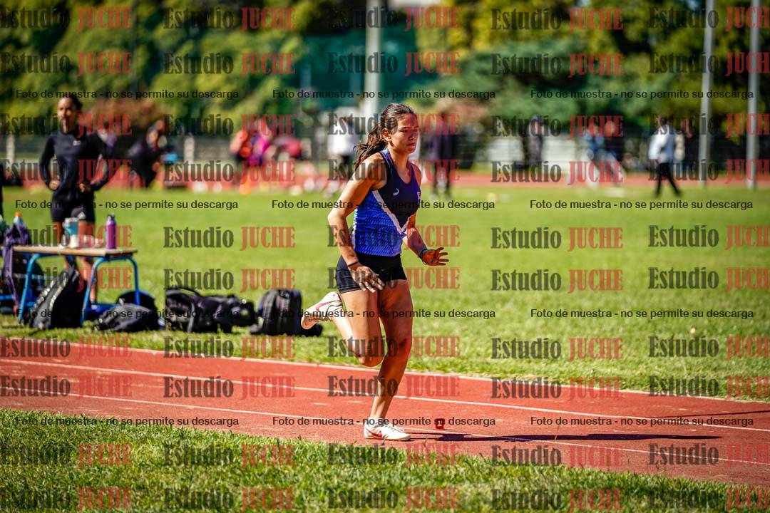 Fotos del salto en largo de mujeres