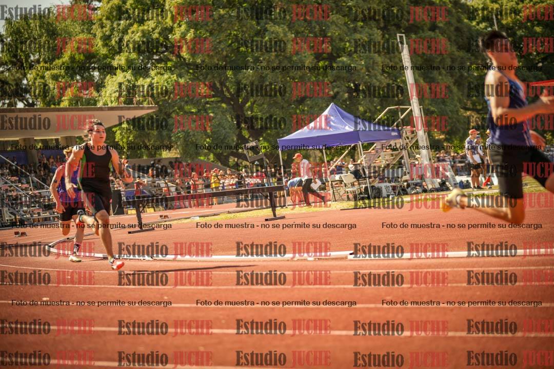 Fotos de los 400 m llanos de varones