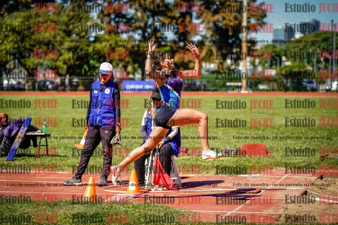 Fotos del salto en largo de mujeres