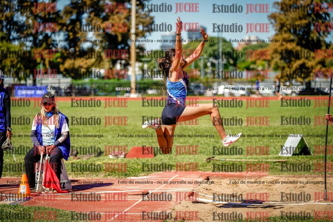 Fotos del salto en largo de mujeres