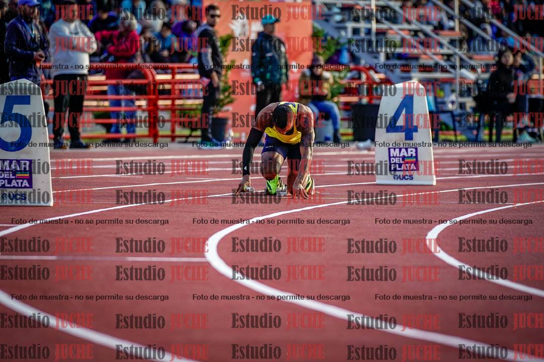 Fotos de las postas 4x100 m de varones - serie 1
